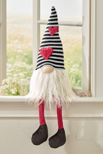 Heart Sitting Gnome